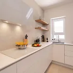 דירה Spacious 2-bedroom Raat *