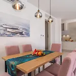 Spacious 2-bedroom Raat קאבטאט