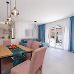 Spacious 2-bedroom Raat קאבטאט