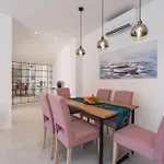 Spacious 2-bedroom Raat * קאבטאט