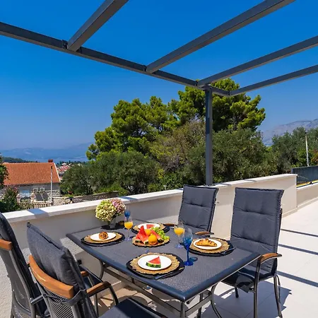 דירה Spacious 2-bedroom Raat