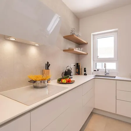 Apartment Spacious 2-bedroom Raat *