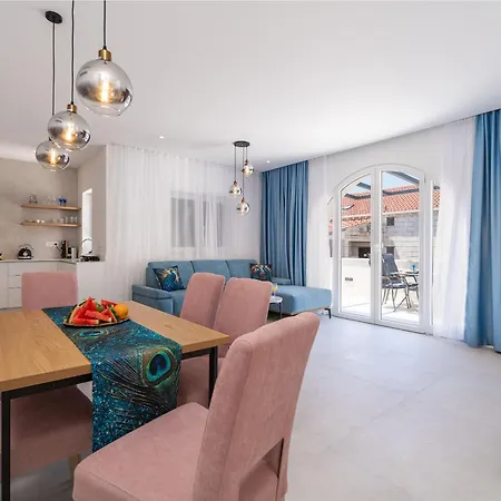 Spacious 2-bedroom Raat Cavtat