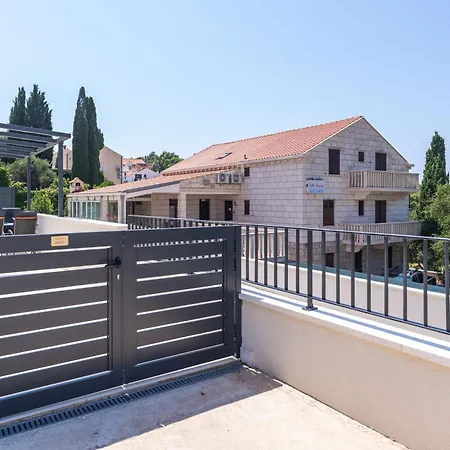 Spacious 2-bedroom Raat Apartment