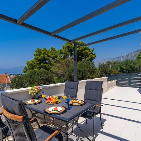 Apartment Spacious 2-bedroom Raat