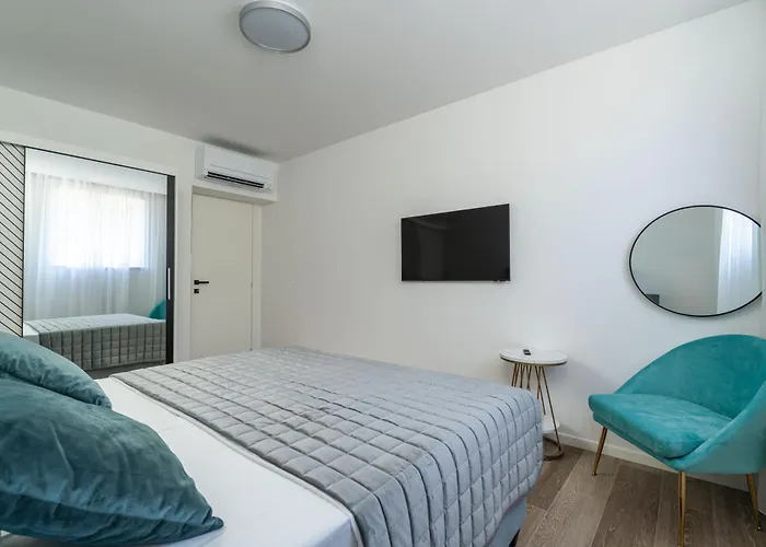 Spacious 2-bedroom Raat Apartament *