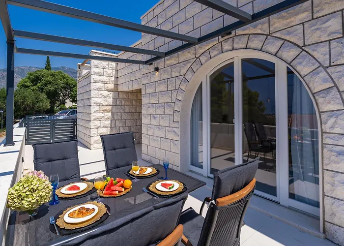 Spacious 2-bedroom Raat Apartament Cavtat