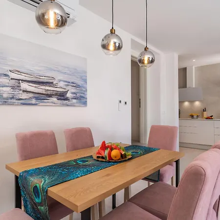 Spacious 2-bedroom Raat Cavtat