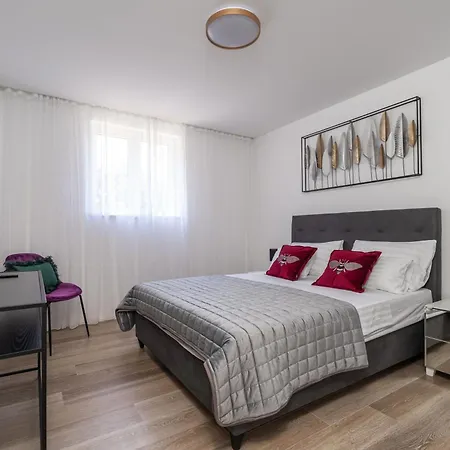 Spacious 2-bedroom Raat Cavtat